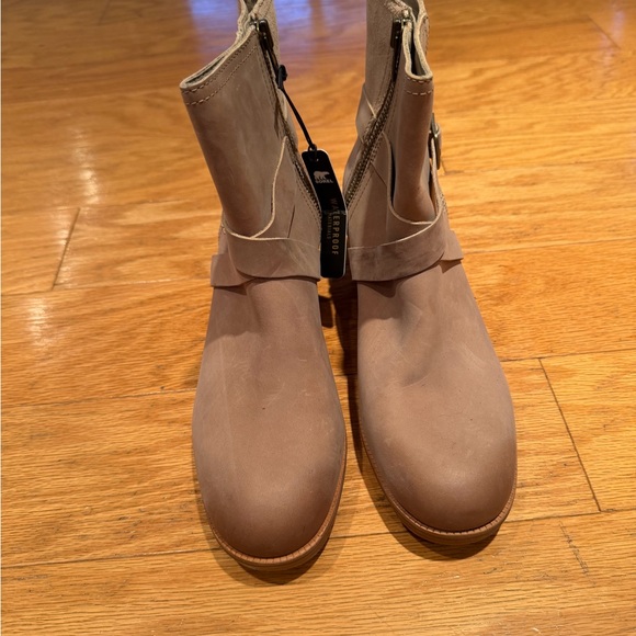 Sorel booties - Picture 2 of 4